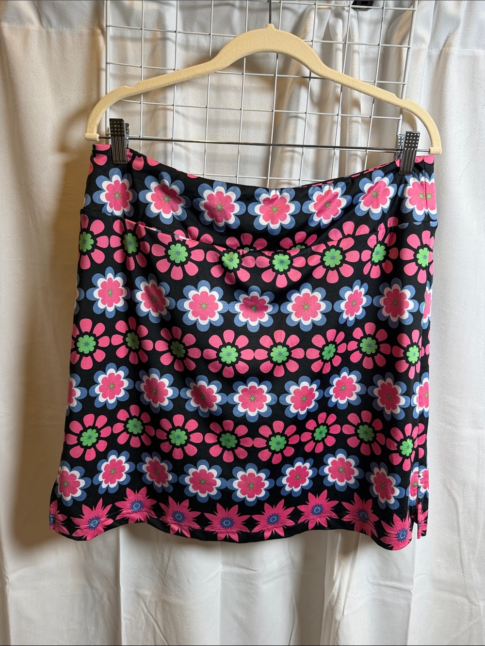Golftini go getter Floral Print Women's Skort - Pink & Black